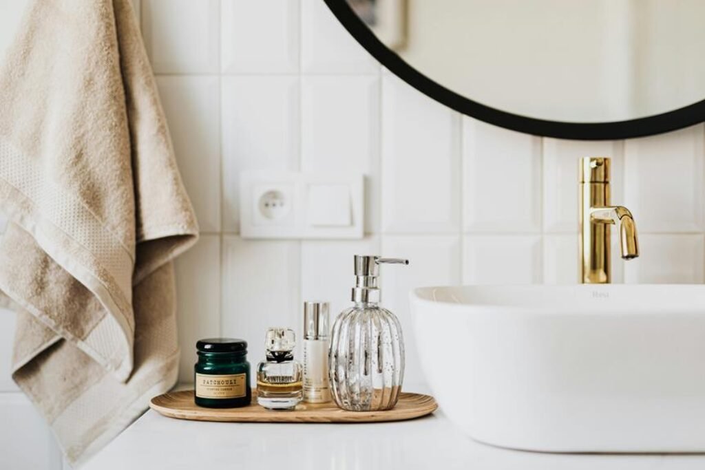 How Can You Transform a Small Bathroom With Simple Decor?